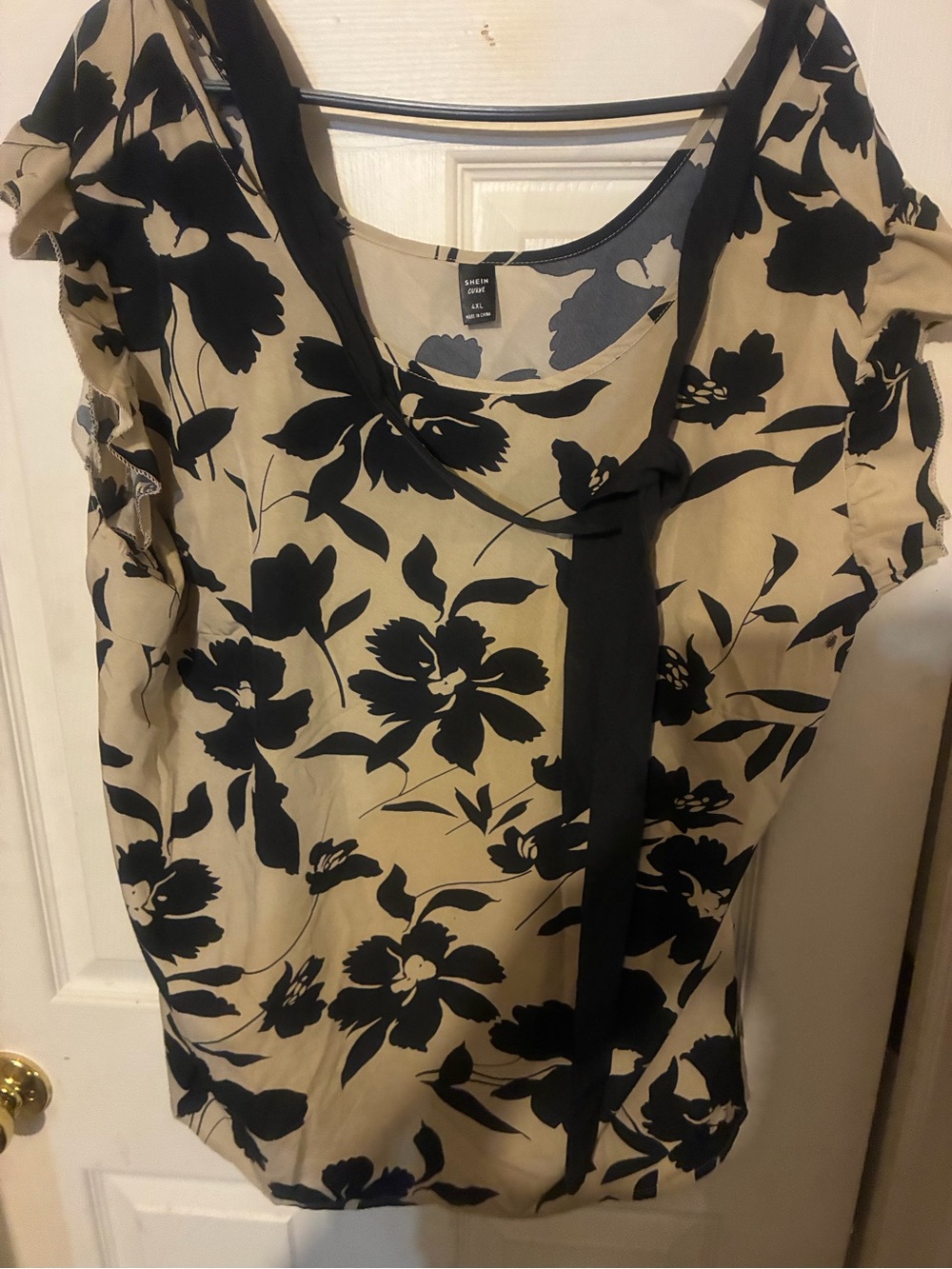 Black Floral Scoop-Neck Blouse in Beige by (unknown)